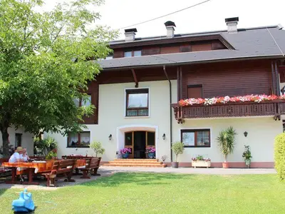 Aussenansicht im Sommer