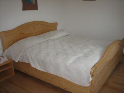 Schlafzimmer mit Doppelbett