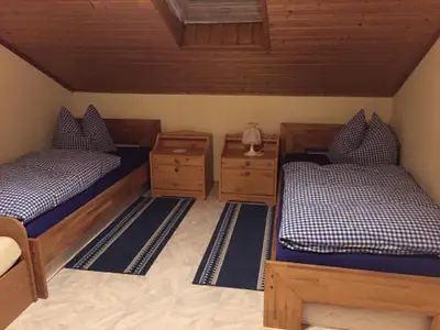 Schlafzimmer  rechte Wohnung  von 2020.jpg