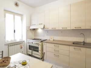 24002869-Ferienwohnung-6-Farnese-300x225-1