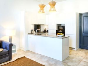 24048680-Ferienwohnung-4-Faro-300x225-4