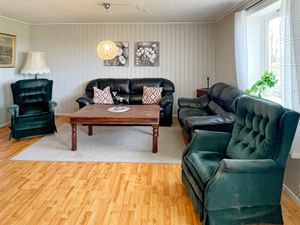 551023-Ferienwohnung-6-Farstad-300x225-2