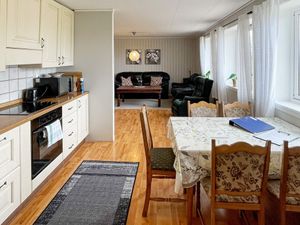 551023-Ferienwohnung-6-Farstad-300x225-5