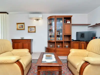 Ferienwohnung für 8 Personen (132 m²) in Valbandon 1/10