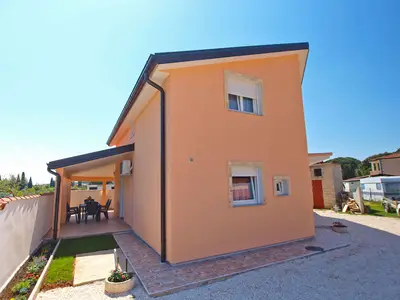 Ferienwohnung für 6 Personen (70 m²) in Valbandon 1/10