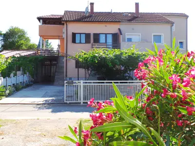 Ferienwohnung für 6 Personen (64 m²) in Valbandon 1/10