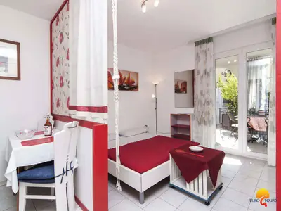 Ferienwohnung für 2 Personen (32 m²) in Valbandon 1/10