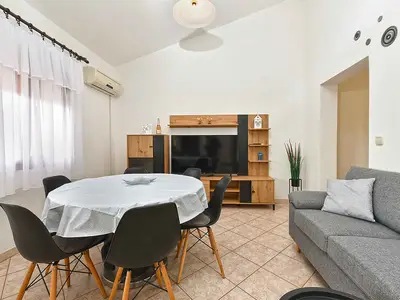 Ferienwohnung für 4 Personen (56 m²) in Valbandon 1/10