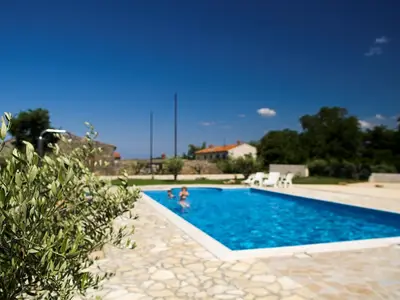 PoolOfHouse