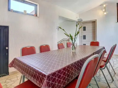 DiningRoom