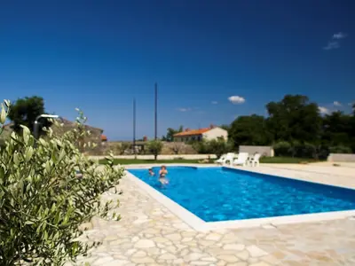 PoolOfHouse