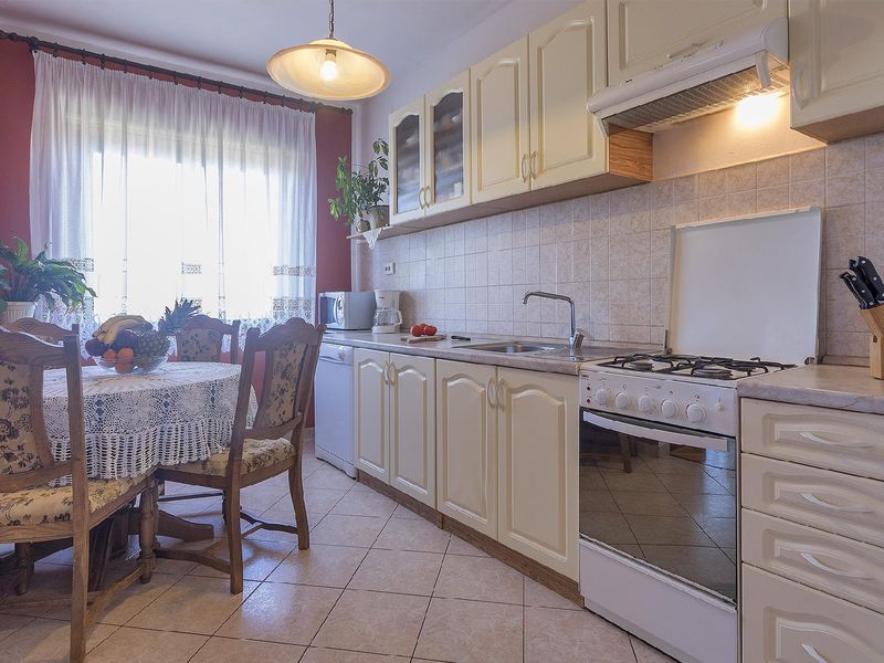 22309337-Ferienwohnung-4-Fažana-800x600-2