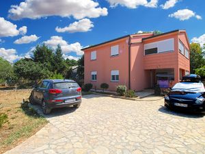 23557759-Ferienwohnung-6-Fažana-300x225-5