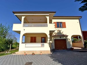 23917554-Ferienwohnung-4-Fažana-300x225-1