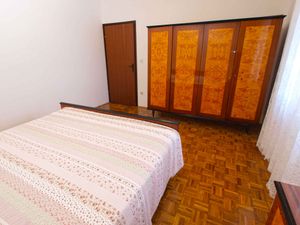 23911852-Ferienwohnung-5-Fažana-300x225-5