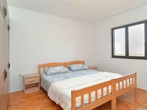 23954738-Ferienwohnung-7-Fažana-300x225-3