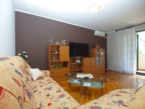 23953478-Ferienwohnung-6-Fažana-300x225-1