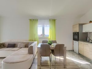 23387293-Ferienwohnung-2-Fažana-300x225-5