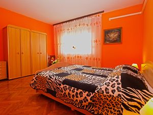 19053540-Ferienwohnung-4-Fažana-300x225-5