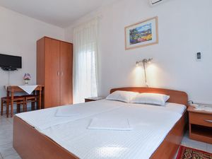 19403730-Ferienwohnung-2-Fažana-300x225-5