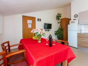 23945424-Ferienwohnung-4-Fažana-300x225-4