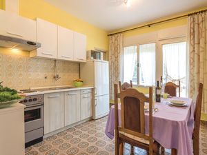 23731252-Ferienwohnung-5-Fažana-300x225-3