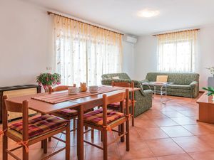 23724716-Ferienwohnung-4-Fažana-300x225-1