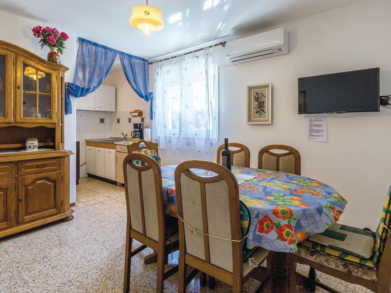 23726191-Ferienwohnung-6-Fažana-800x600-1