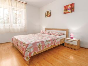 23726191-Ferienwohnung-6-Fažana-300x225-3