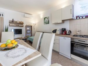 23743656-Ferienwohnung-4-Fažana-300x225-1