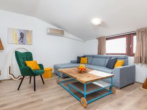 23759977-Ferienwohnung-6-Fažana-300x225-1