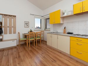 23763875-Ferienwohnung-3-Fažana-300x225-4