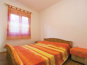 23765183-Ferienwohnung-3-Fažana-300x225-5