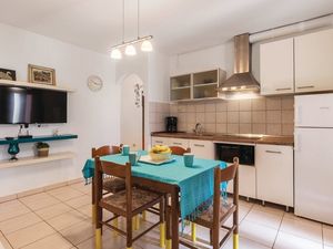 19125843-Ferienwohnung-4-Fažana-300x225-1