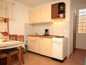 19126921-Ferienwohnung-5-Fažana-300x225-3