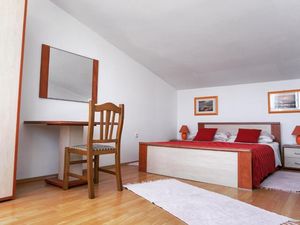 19126921-Ferienwohnung-5-Fažana-300x225-5