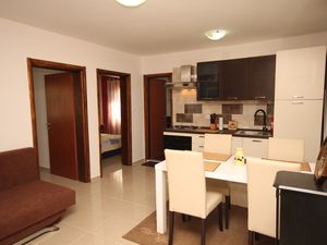 19128246-Ferienwohnung-6-Fažana-300x225-4