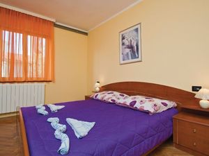 19208961-Ferienwohnung-6-Fažana-300x225-4