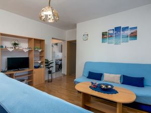 23427120-Ferienwohnung-4-Fažana-300x225-1