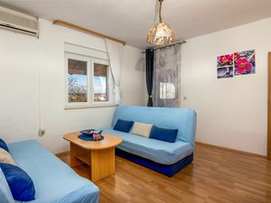 23427120-Ferienwohnung-4-Fažana-300x225-2