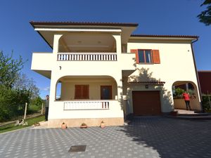 23580200-Ferienwohnung-4-Fažana-300x225-0