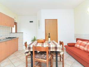 23580200-Ferienwohnung-4-Fažana-300x225-1