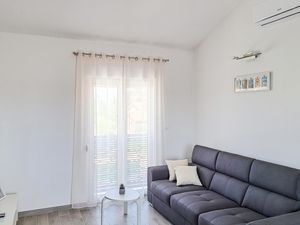 23767497-Ferienwohnung-5-Fažana-300x225-3