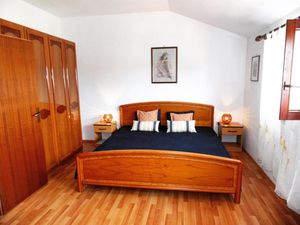 23933787-Ferienwohnung-4-Fažana-300x225-4