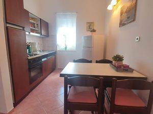 23932207-Ferienwohnung-4-Fažana-300x225-5