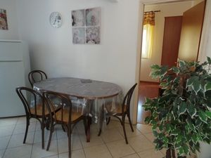 23932205-Ferienwohnung-4-Fažana-300x225-1