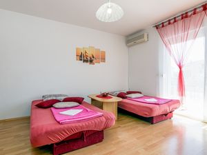 23934381-Ferienwohnung-4-Fažana-300x225-3