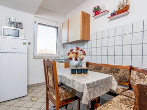 23934381-Ferienwohnung-4-Fažana-300x225-5