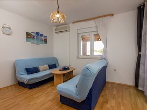 23934383-Ferienwohnung-4-Fažana-300x225-3