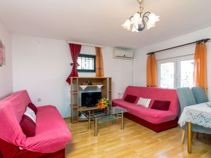 23934382-Ferienwohnung-4-Fažana-300x225-1